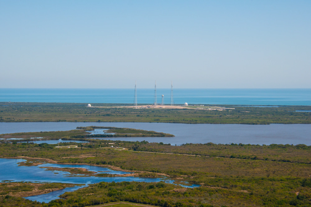 SpaceX Falcon9 at Launch Complex 40 - from roof of VAB